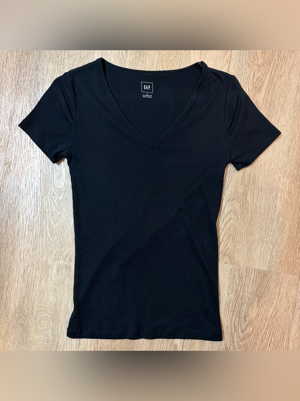 GAP V-Neck Tee